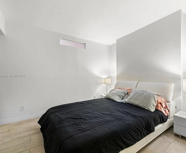 Building Photo - Fully renovated 2/2 in Sunny Isles Beach