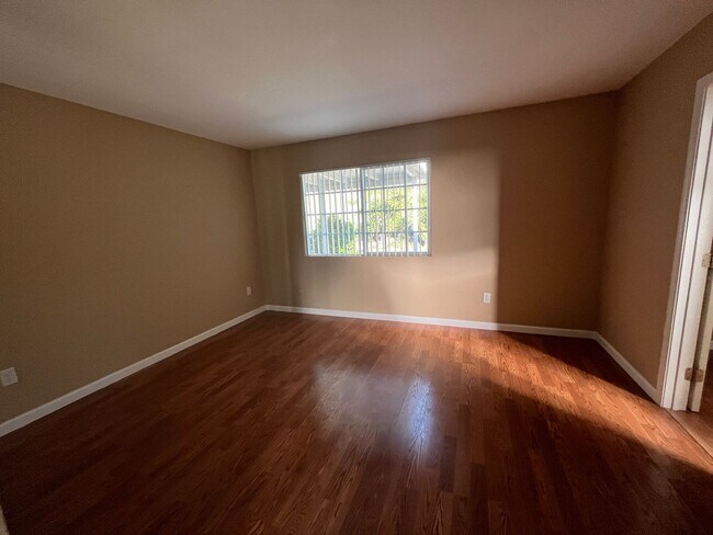 Building Photo - Charming house for rent in Encanto!
