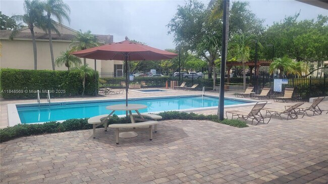 Building Photo - 660 Cypress Club Way