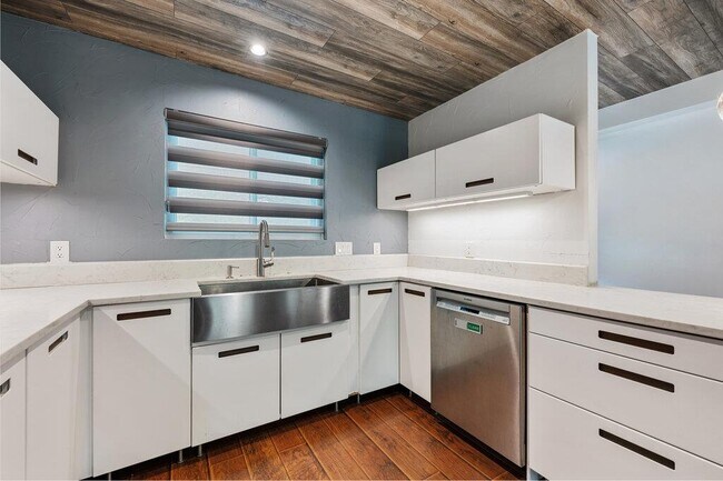 Building Photo - 1003 Minda Dr