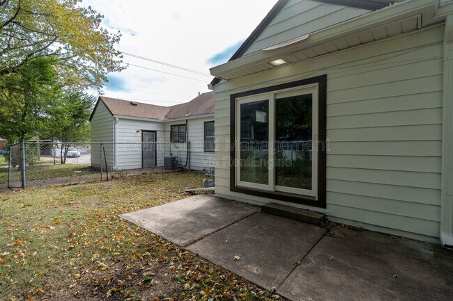 Building Photo - 4722 E Elm St