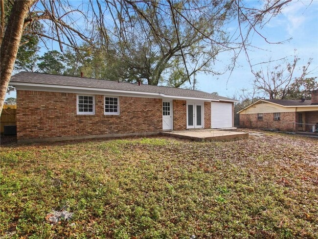 Building Photo - 526 Woodlore Dr