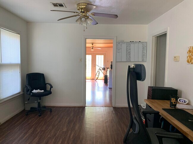 Building Photo - 3708 Pine Ave