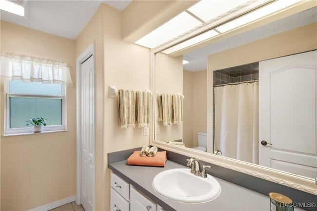 Building Photo - 5 Primula Ct W