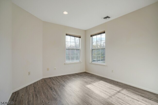 Building Photo - 16 Lagoon Way