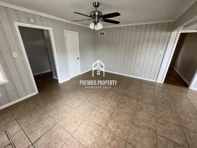 Building Photo - FIRST MONTHS RENT FREE!