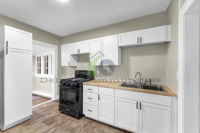 Building Photo - Fully Remodeled 3 bed 1 bath- Single Family Home!! JUST LISTED!