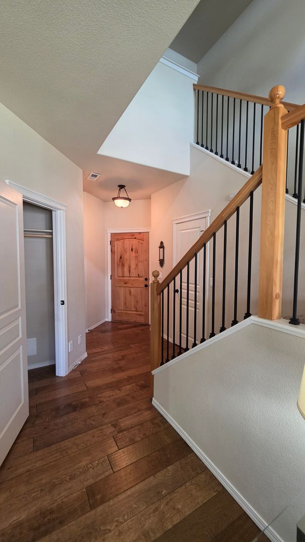Building Photo - Beautiful home in quiet Pine Tree Village Community neighborhood