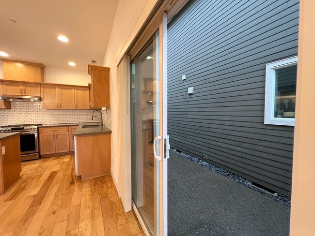 Building Photo - Beautiful 4 Bed, 2.5 Bath Home with Two Car Garage!