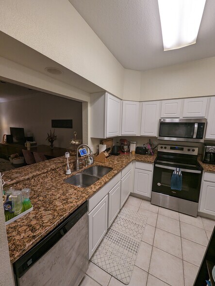 Building Photo - 5133 SW 91 Ct