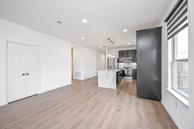 Building Photo - 5046 Royal Amber Ln