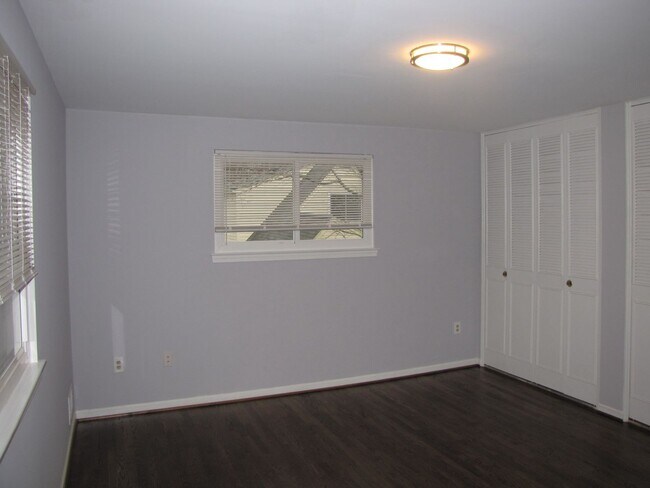Building Photo - Renovated 4 level single family home in Ki...