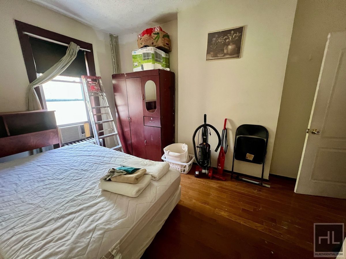 Building Photo - 2BR 1BA Brownstone On Stuyvesant Heights Bushwick Border