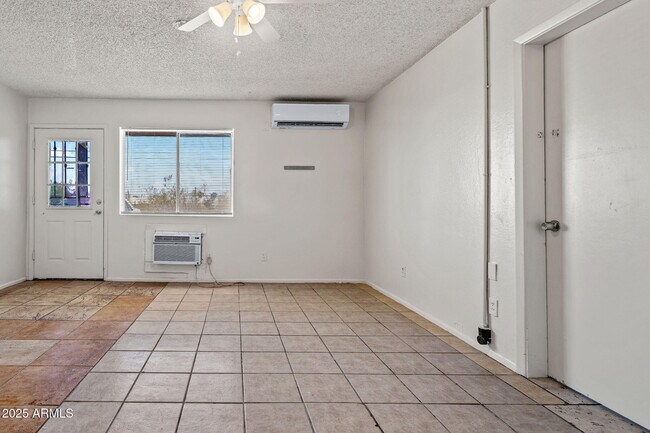 Building Photo - 576 N San Marcos Dr
