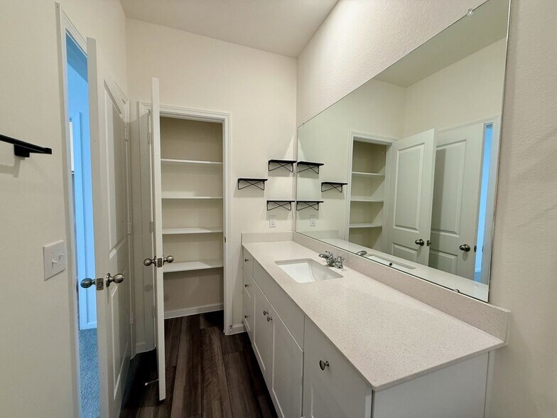 Building Photo - 31238 Williams Lndg St