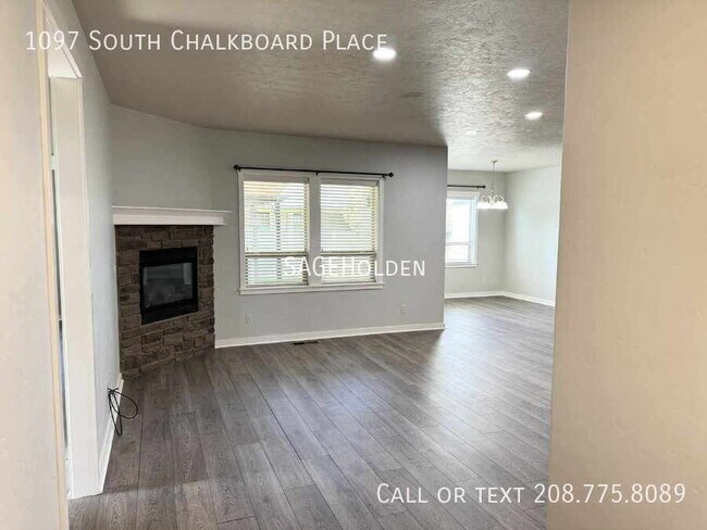 Building Photo - 1097 S Chalkboard Pl
