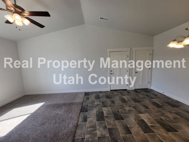 Building Photo - Small Pet Friendly Lehi Condo