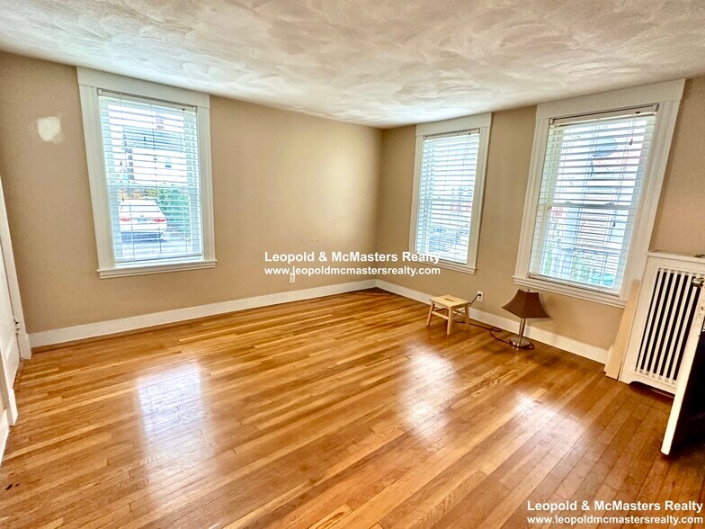 Building Photo - 6 Thorndike Ter