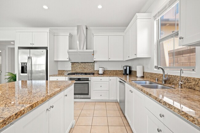 Building Photo - 110 Sugar Cane