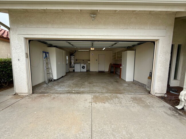 Building Photo - Spacious 4 Bedroom House with Large Fenced Yard! Landscaping Included! Two Car Garage!