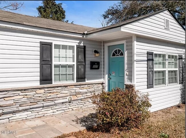 Building Photo - 327 Bordeaux Ave