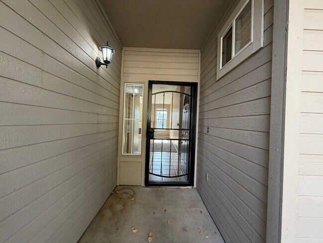 Building Photo - Single story home in Salida!