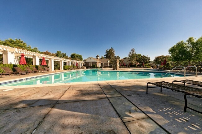 Building Photo - 4 Bedroom Home in the Beautiful Bridgeport Community!