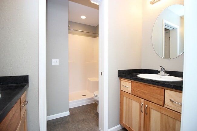 Building Photo - 3167 Sullivan Lp