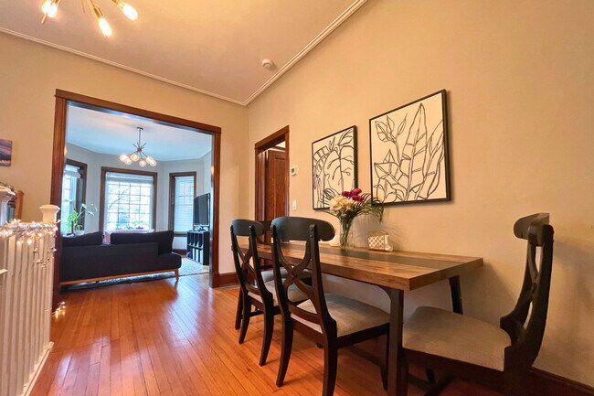 Building Photo - 3727 N Lakewood Ave