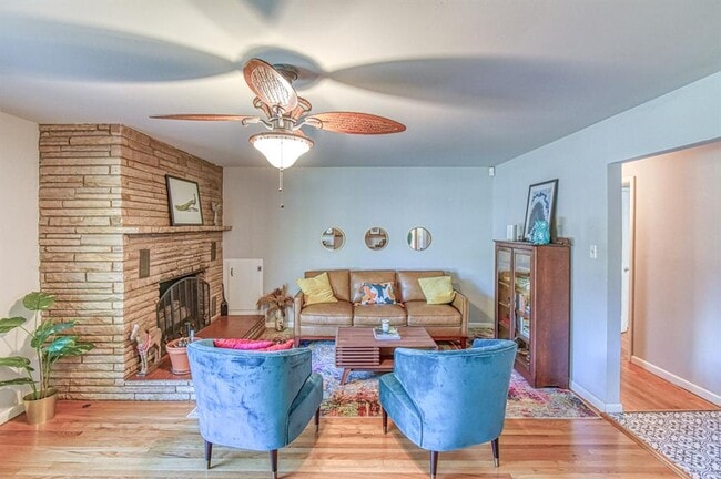 Building Photo - 1221 Cruce St