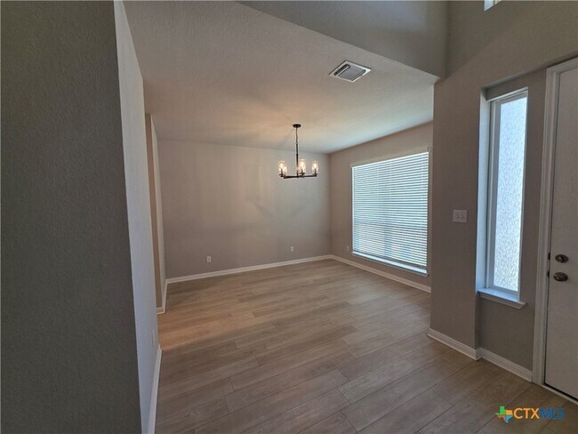 Building Photo - 10001 Kensley Rose Dr