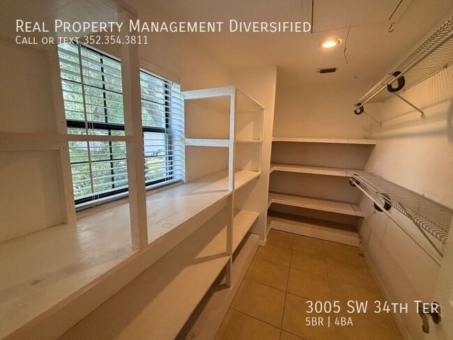 Building Photo - 3005 SW 34th Terrace