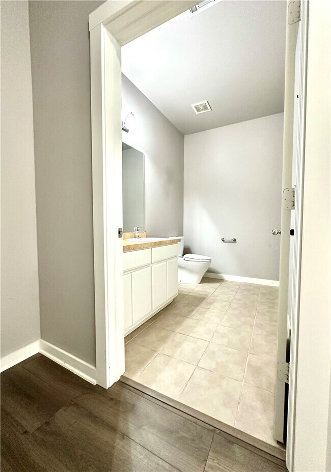 Building Photo - 300 SW 6th St