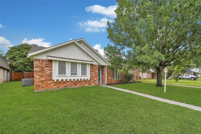 Building Photo - 626 Park Knoll Ln