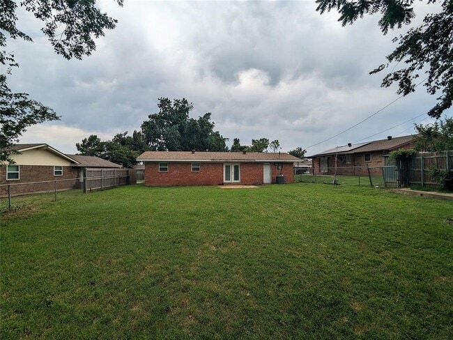 Building Photo - 1404 Heather Ln
