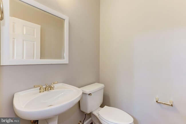 Building Photo - 286 Murtha St