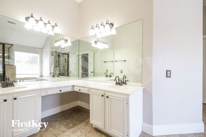 Building Photo - 3601 Creekview Ct