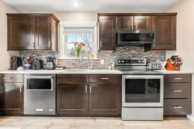 Building Photo - 98 Poplar St