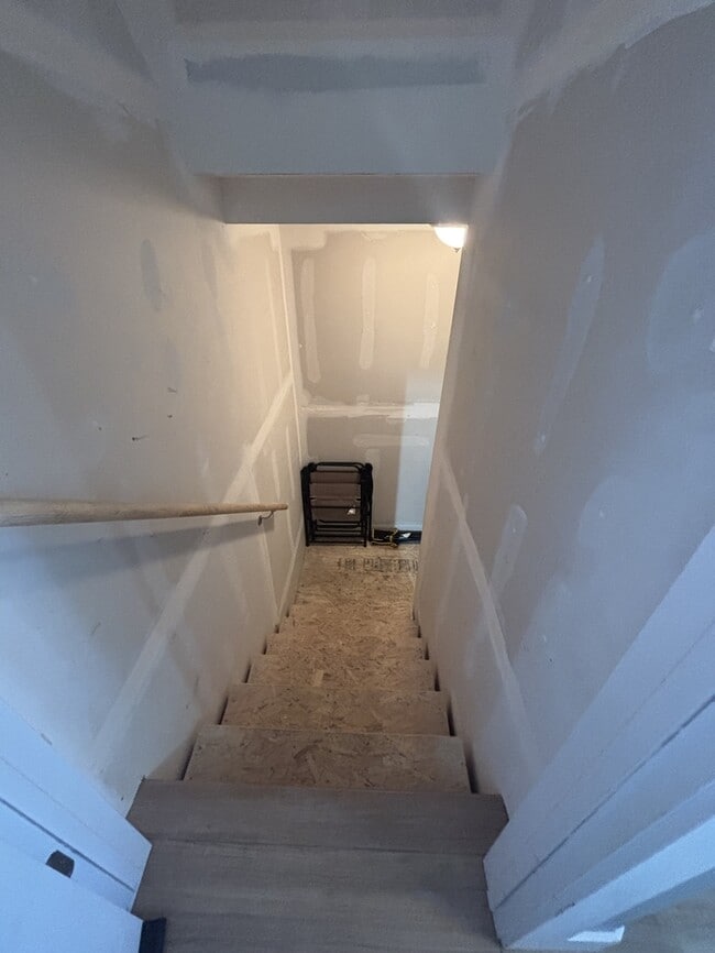 Building Photo - 2 bedroom/ 1.5 bathroom Townhouse in Eagle...