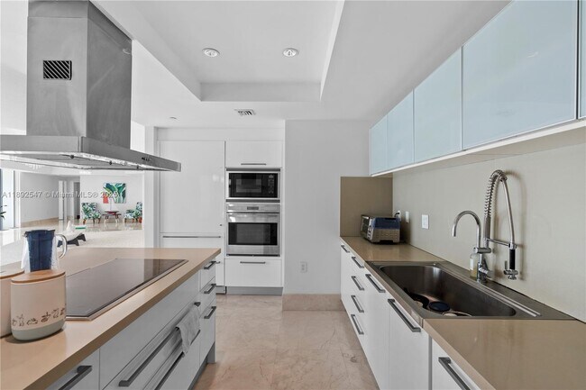 Building Photo - 200 Sunny Isles Blvd