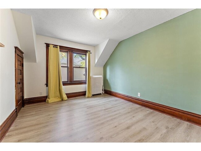 Building Photo - 882 Aurora Ave