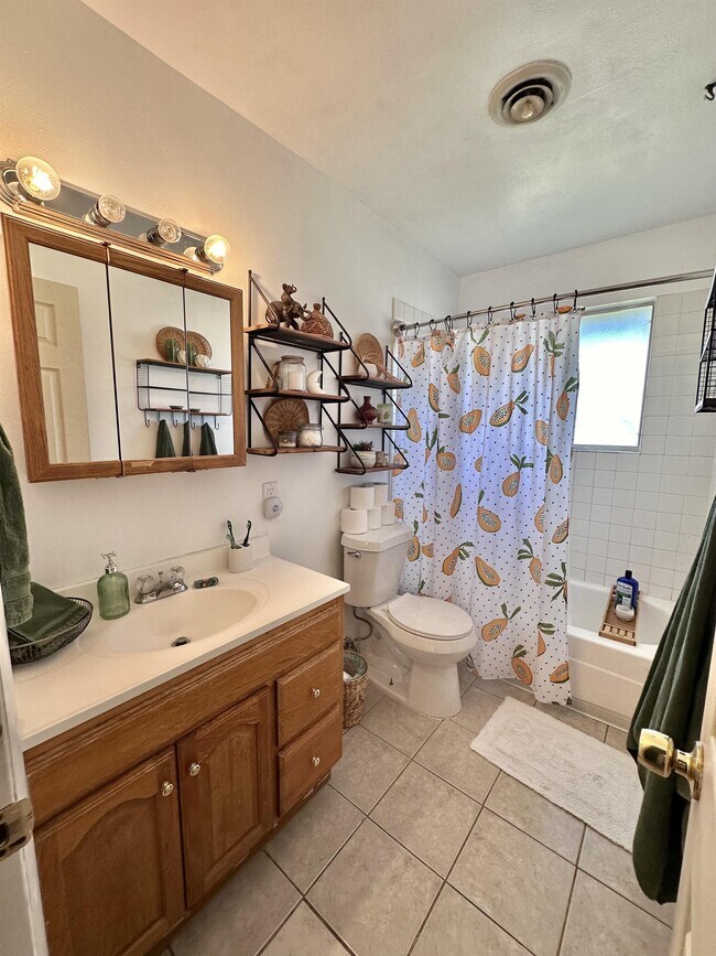 Building Photo - 1600 Banyan Dr