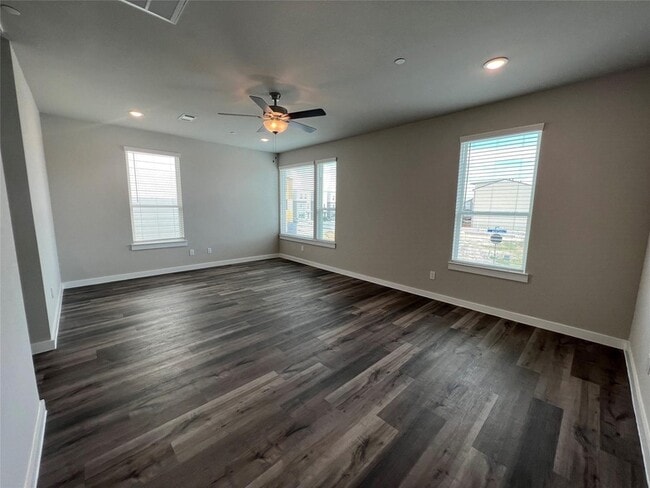 Building Photo - 313 N Centro Cir