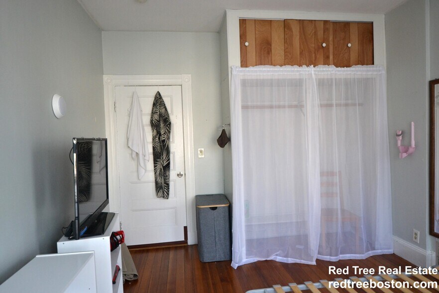 Building Photo - 12 Bennett St