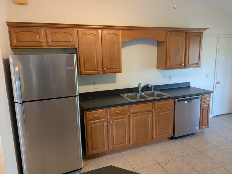 Building Photo - 3625 Riviera Cir