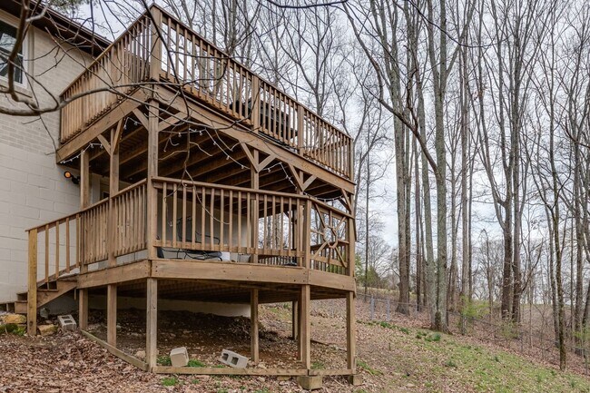 Building Photo - 514 Longview Dr