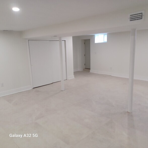 Building Photo - 315 Cameron Rd