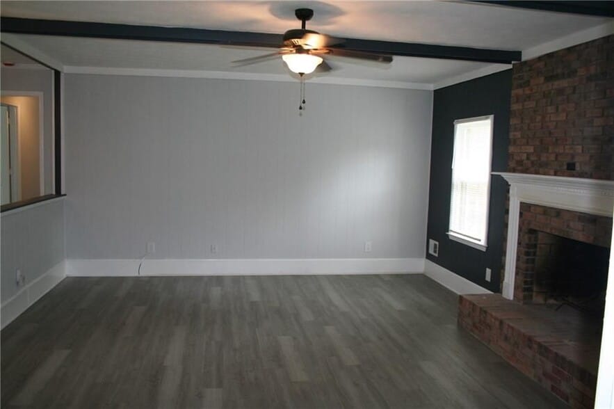 Building Photo - 2075 Pinewood Dr