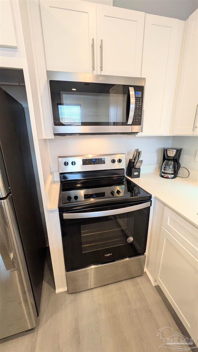 Building Photo - 379 S Clubbs St