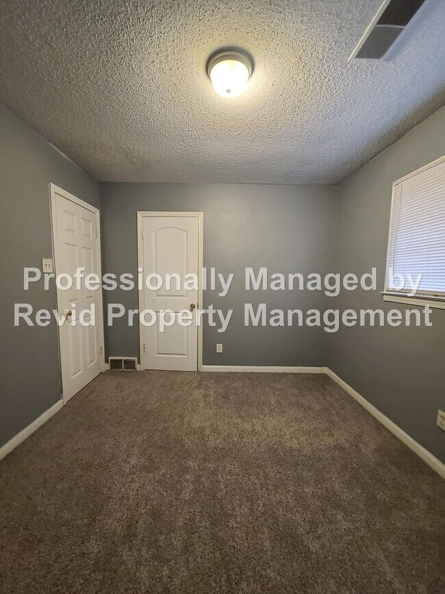 Building Photo - 6771 Bainbridge Dr